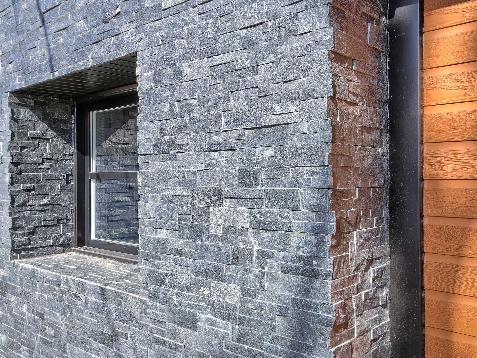 Natural stones Black Quartzite-Wall cladding|Lanctôt Couvre-Sol Design